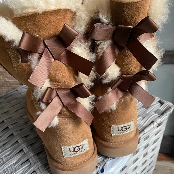 UGG Bailey bow chestnut - Picture 1 of 7